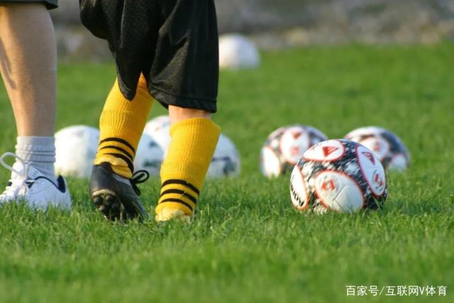 耐克广告后续！詹姆斯@C罗：联系经纪人吧，C罗回复：不不，你先